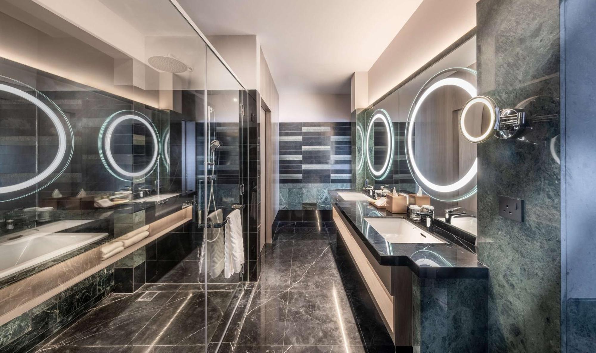Doubletree By Hilton Putrajaya Lakeside Extérieur photo Bathroom