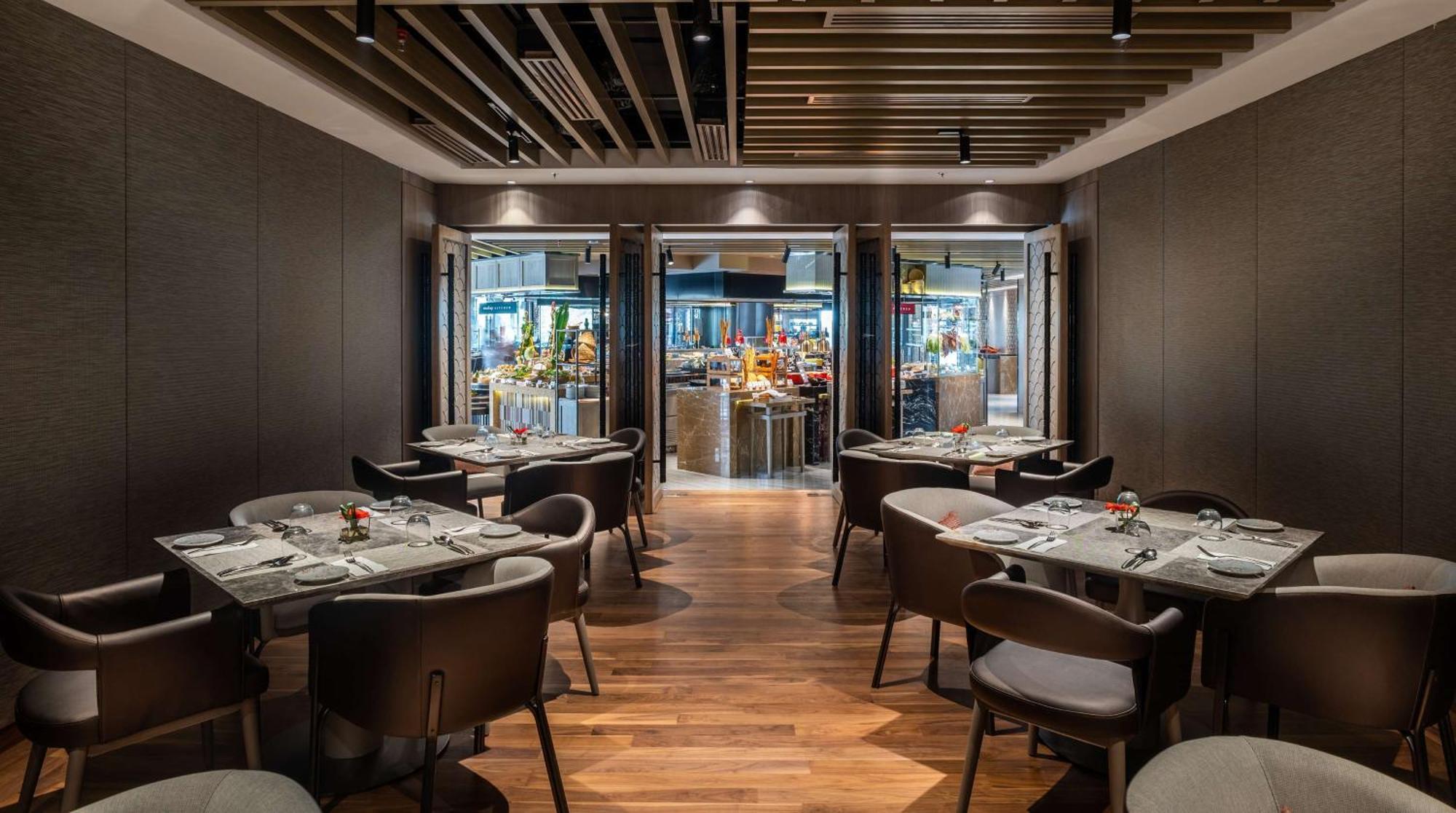 Doubletree By Hilton Putrajaya Lakeside Extérieur photo The interior of the restaurant