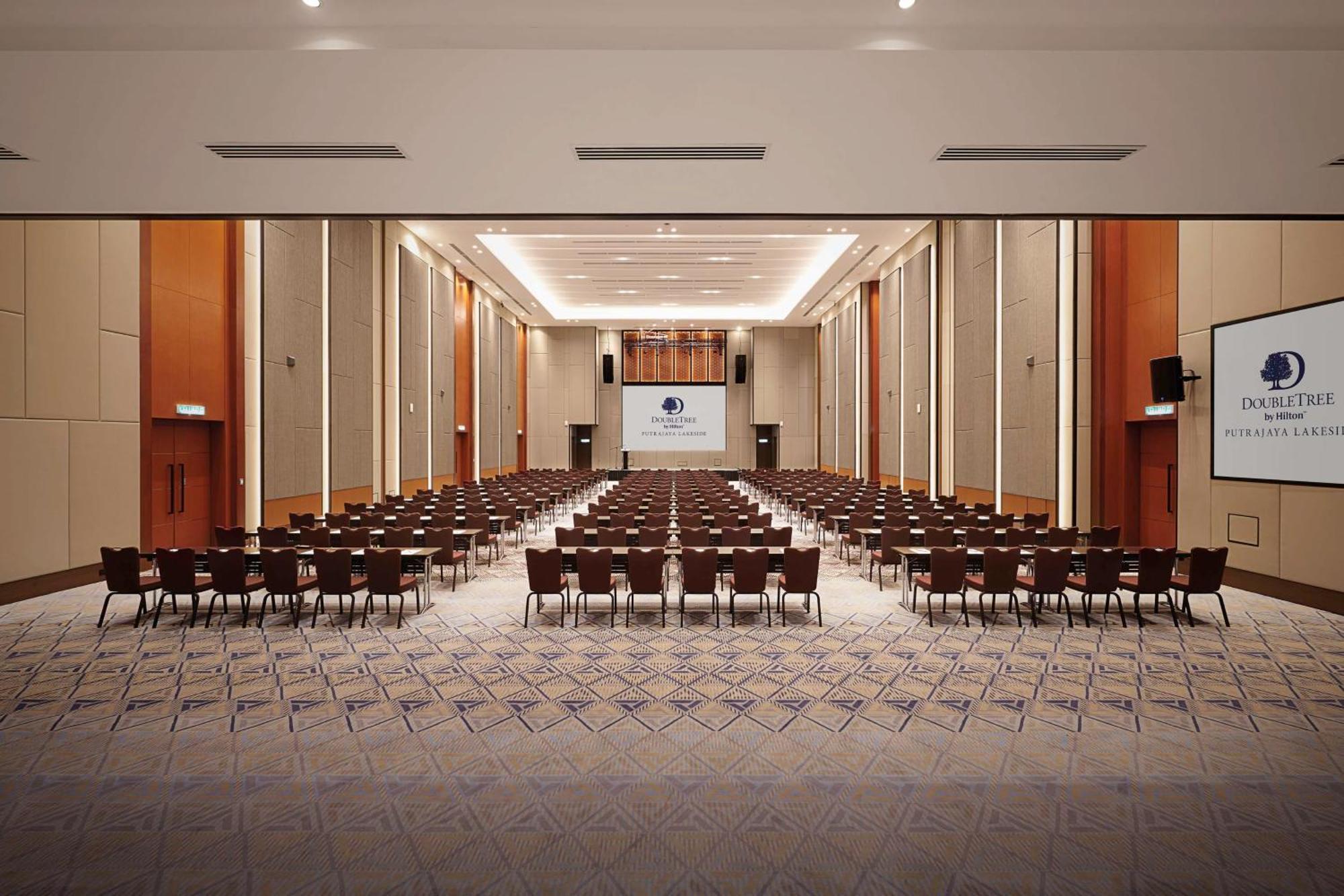 Doubletree By Hilton Putrajaya Lakeside Extérieur photo The ballroom