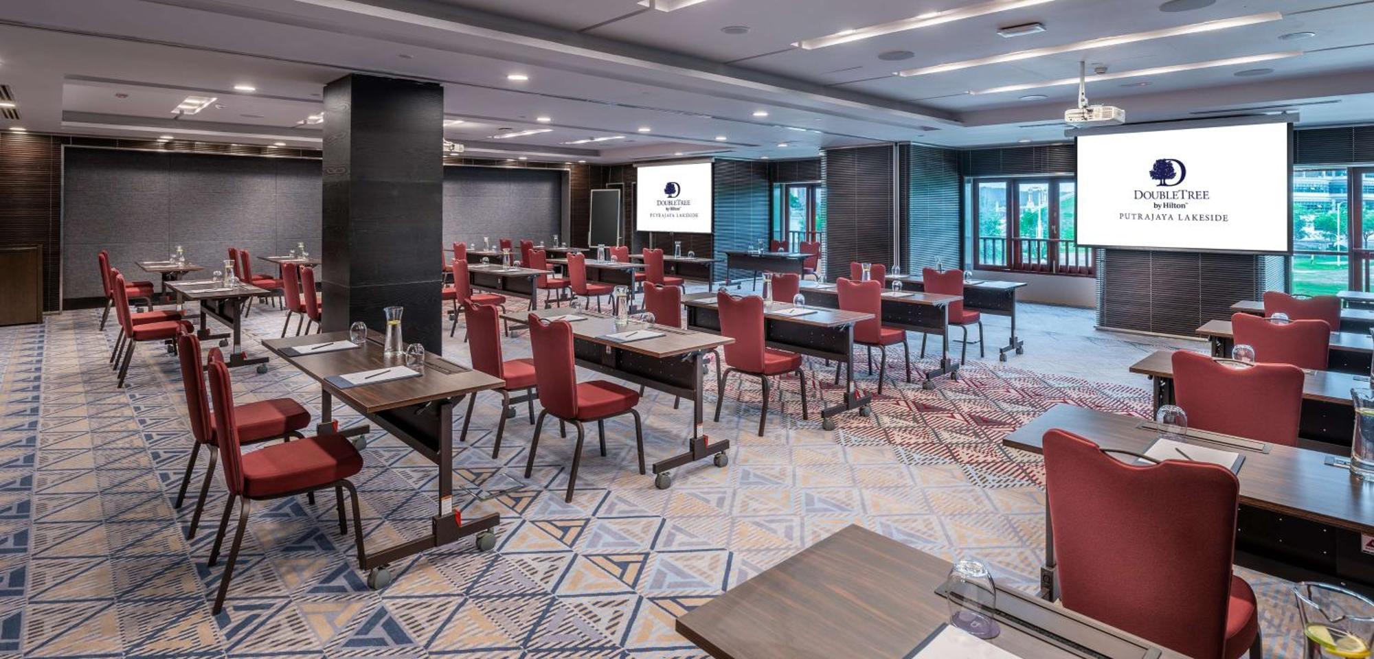 Doubletree By Hilton Putrajaya Lakeside Extérieur photo Meeting room