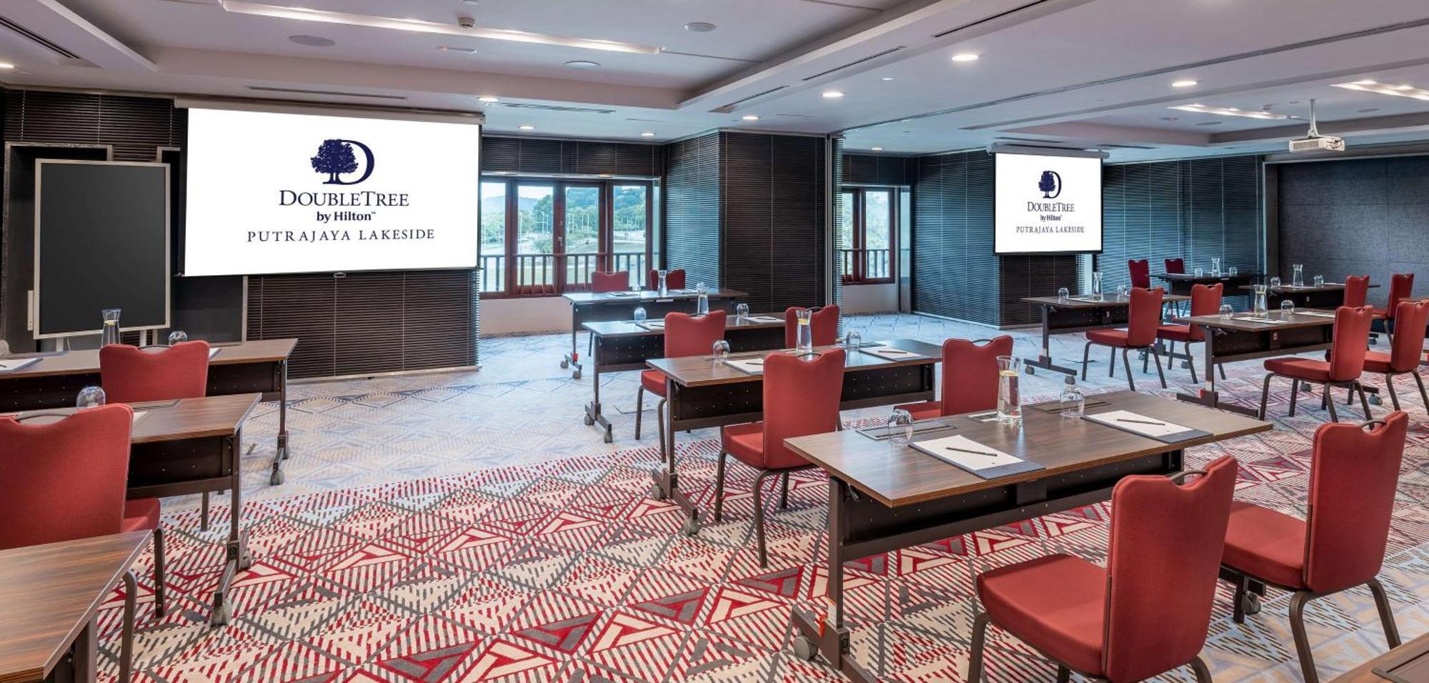 Doubletree By Hilton Putrajaya Lakeside Extérieur photo Meeting room