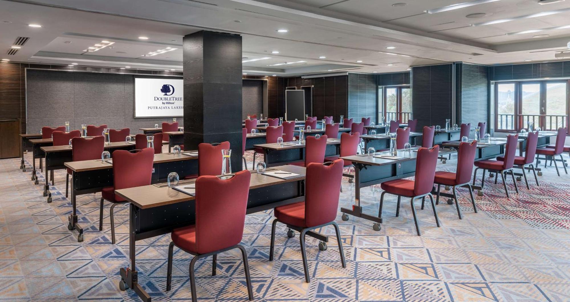 Doubletree By Hilton Putrajaya Lakeside Extérieur photo Meeting room